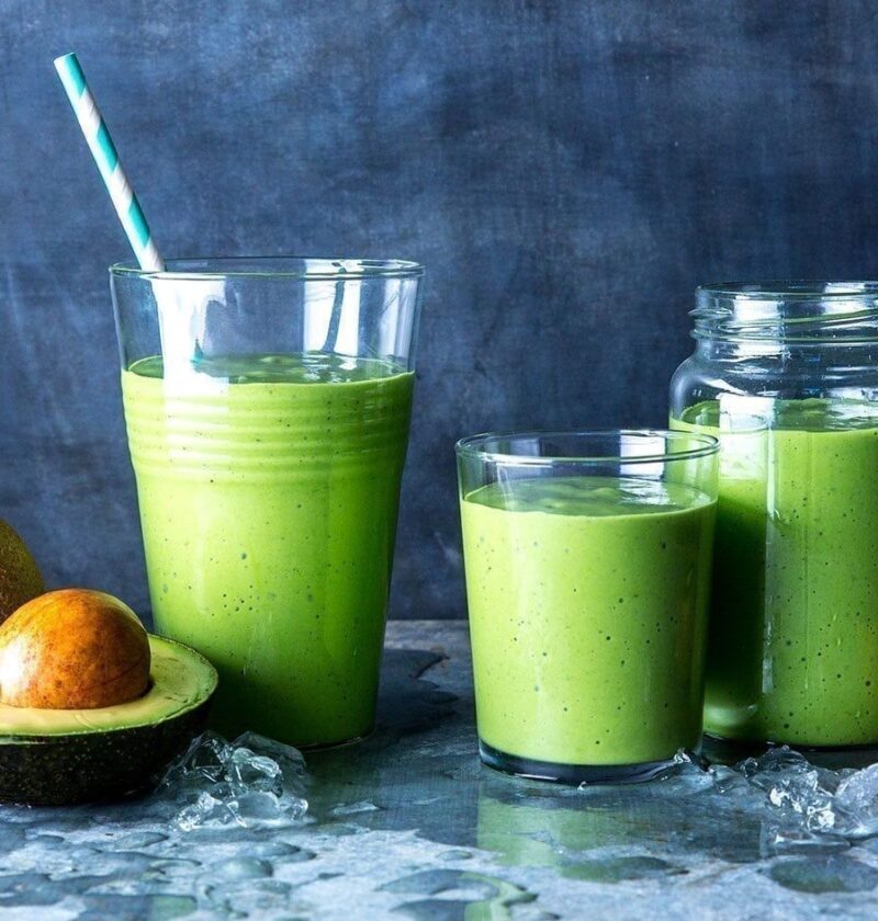 Recipe for Smoothie Drinks: Avocado and Dried Fruit Blend